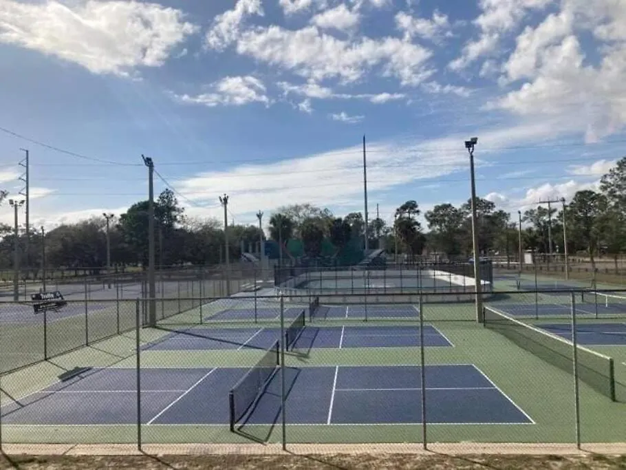 Villa Hidden Gem 3Br/1B+Jacuzzi+Busch Garden+Fishn+Kayak Tampa 0*,  USA